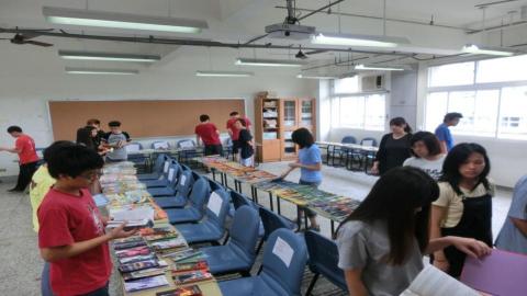 演淳 - 學生進行廣泛性英文閱讀課程之前的選書活動