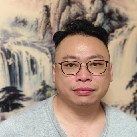 提供拉筋服務的專家黃銘勳