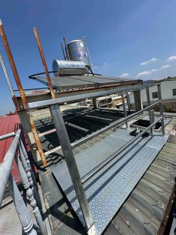 洪政凱（扛）鋼益企業社 - 浪板上方步道