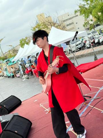 黃議加 - 接演出 歌曲彈奏