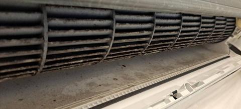 行淨冷氣清洗工作室 - 清洗前-2