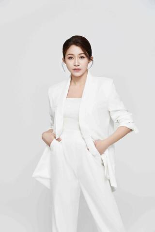 提供美甲片服務的專家楊于萱