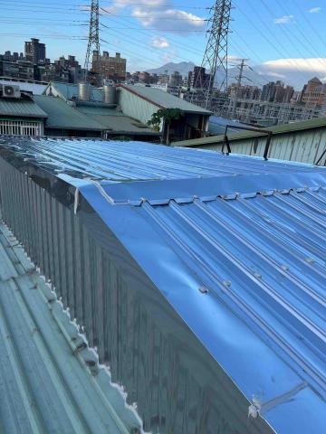文發 吳 - 屋頂加蓋不銹鋼浪板