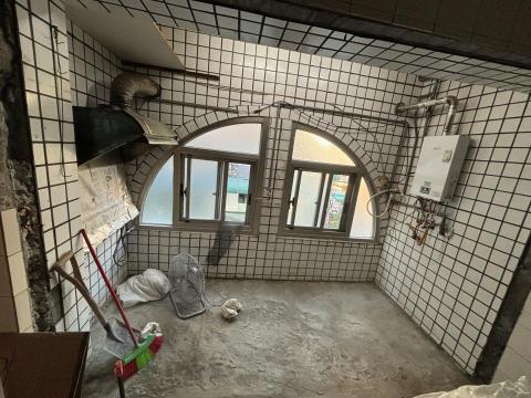 金順利工程行 - 地磚打除