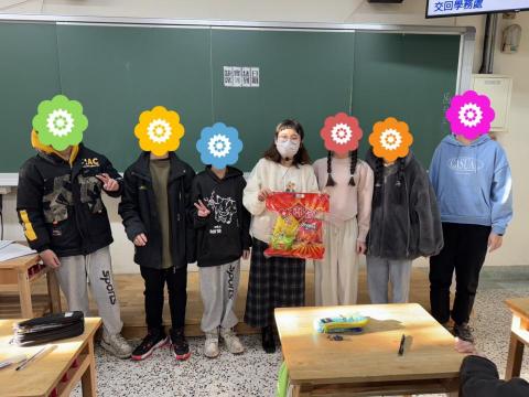 陳姵潔 - 班內辯論比賽獲勝小組-班級2