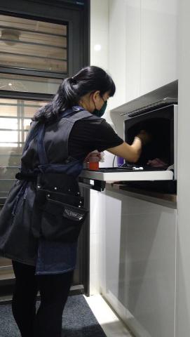 王先生 - 廚房電器內部清潔