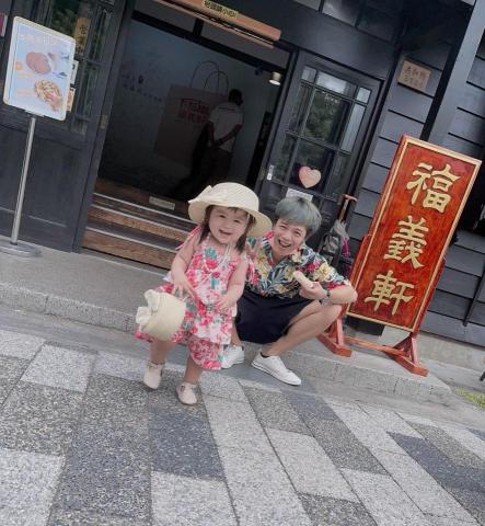 提供外送機車服務的專家跑腿外送發傳單