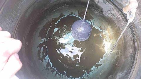 包你洗到府除塵蟎｜清洗冷氣 - 10多年沒清洗的水塔