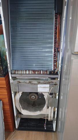 立大清潔坊 - 營業場所的直立式冷氣也可以清洗.