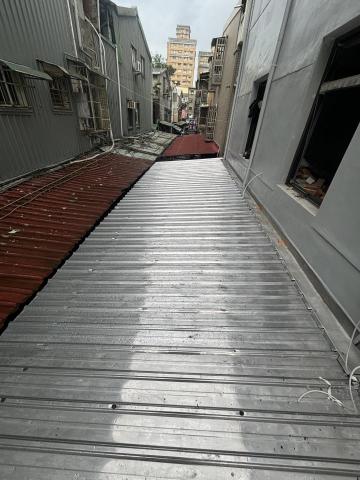 黃泓維 - 鐵皮搭建