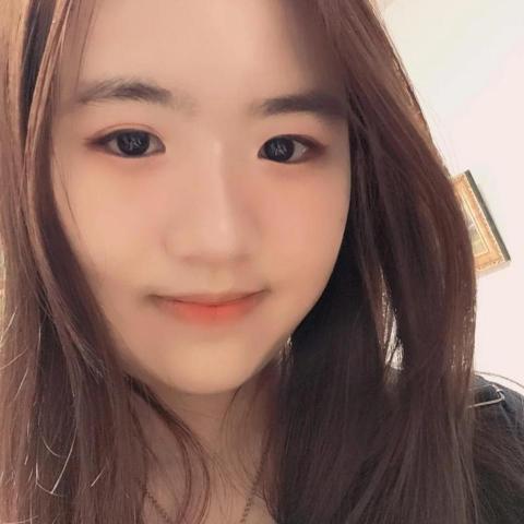 提供染黑髮服務的專家染染