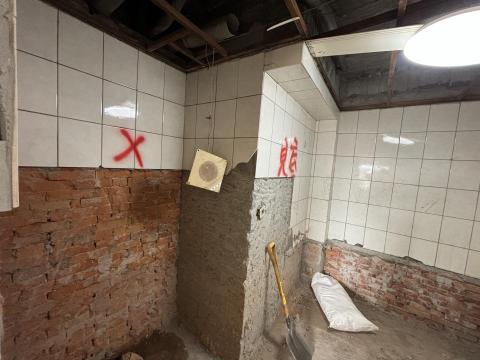 金順利工程行 - 廁所磁磚及地磚打除見底