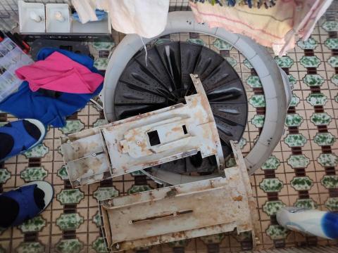 戴加奇 - 洗衣機配件清洗前 戴加奇 - 洗衣機配件清洗前