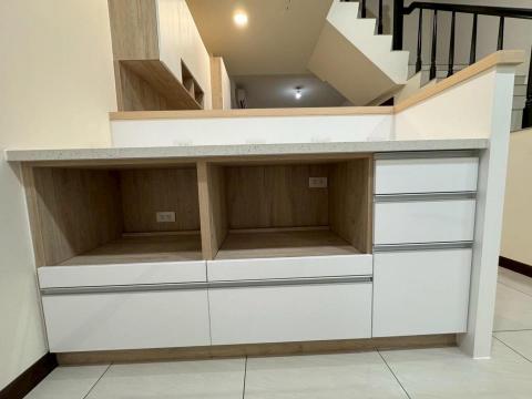 德康美系統櫃烏日店 - 中島電器櫃與石英石檯面 德康美系統櫃烏日店 - 中島電器櫃與石英石檯面