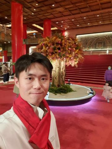 提供林口西裝店服務的專家林老師英語