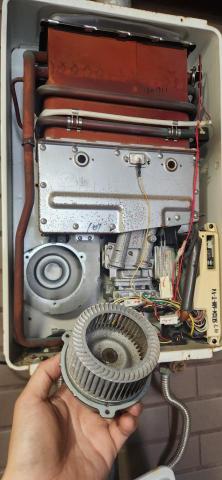 戰府工程冷氣移機安裝檢修 - 林內風機更換