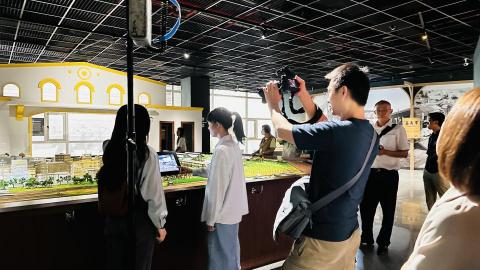 Hauyi Lan (藍浩益) - 