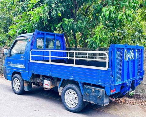 台中阿欽-發財車-有升降尾門 - 1.75噸小貨車,有護欄,可載重800公斤,後車斗空間,長230公分寬140公分