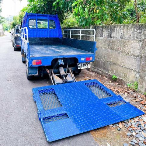 台中阿欽-發財車-有升降尾門 - 有升降尾門,可載大型家具