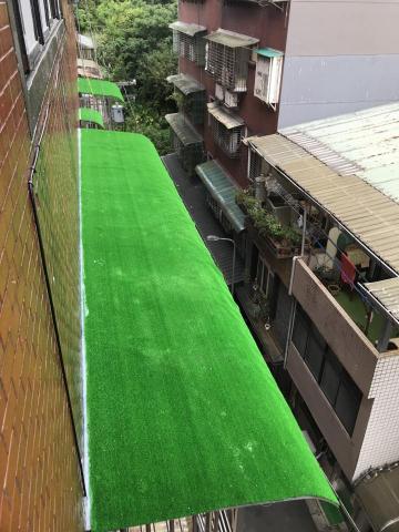宏晧防水 - 雨遮貼人工草皮-完成圖