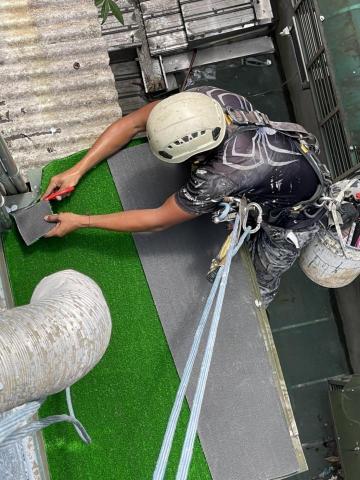 宏晧防水 - 雨遮貼人工草皮
