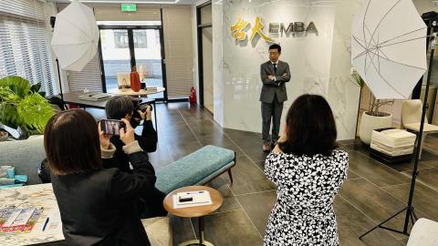 Hauyi Lan (藍浩益) - 