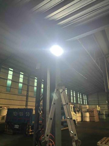 啟湧工程 - 探照燈安裝