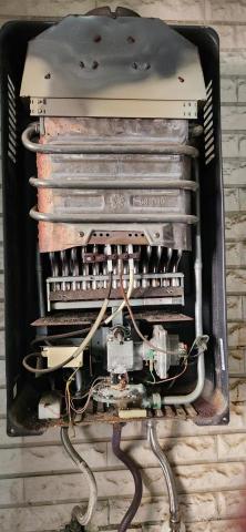 戰府工程瓦斯熱水器安裝檢修 - 櫻花瓦斯熱水器-水盤皮更換+文氏管酸洗除垢