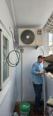 戰府水電工程 - 聲寶室外機壁掛安裝中