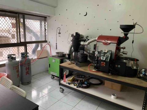 PHOINIKAS Café Studio - 