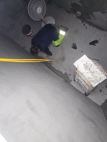 李濯承 - 水塔內做防水