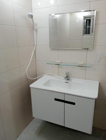 阮建昇 - 衛浴臉盆浴櫃鏡台安裝