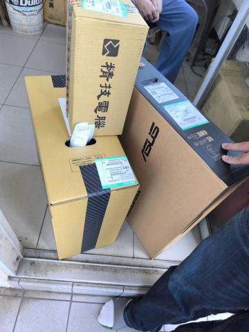 許峻誠 - 客戶訂貨安裝的照片。