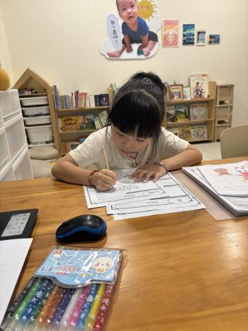 Lena Yeh - 認真答題中