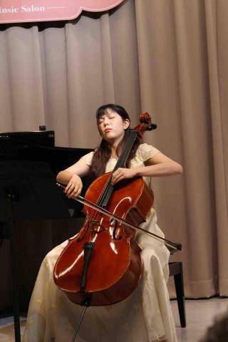 許詠甯 - 有獨奏商演經驗～