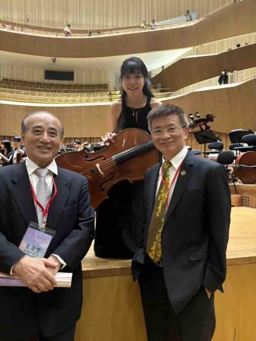 許詠甯 - 頻繁參加樂團演出