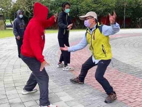 元占養生教育有限公司 - 總教練輔助雙人功法