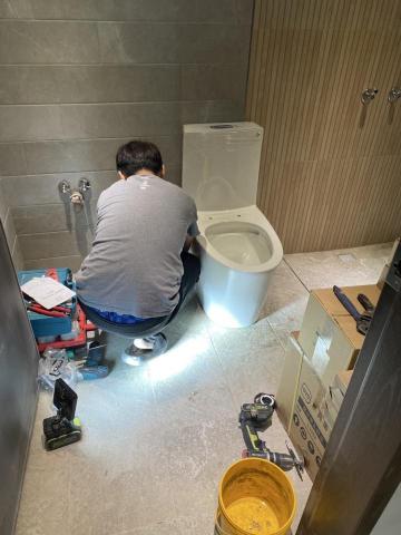張政富 - 馬桶安裝
