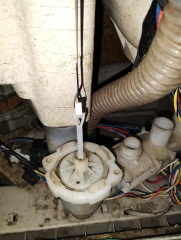 煜伸水和電維修 - 雙槽洗衣機更換洗清按鈕、更換排水閥拉繩、更換止水橡膠。