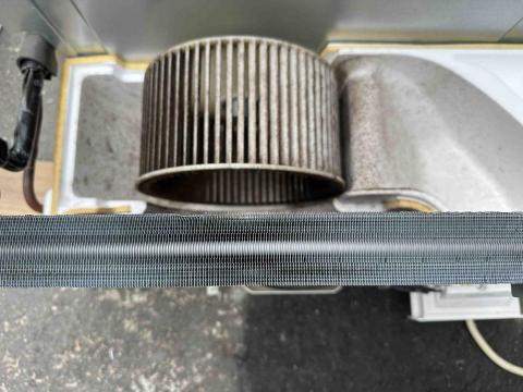 莊維豪 - 窗型冷氣清洗前