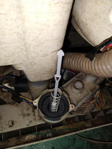 煜伸水和電維修 - 雙槽洗衣機更換洗清按鈕、更換排水閥拉繩、更換止水橡膠。