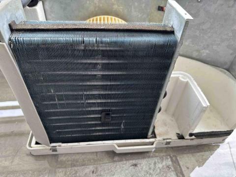 莊維豪 - 窗型冷氣清洗後