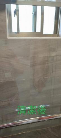 佳宸居家清潔工作室 - 浴室乾濕玻璃門清潔後
