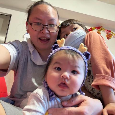 提供初學者織圍巾釘板服務的專家劉小月