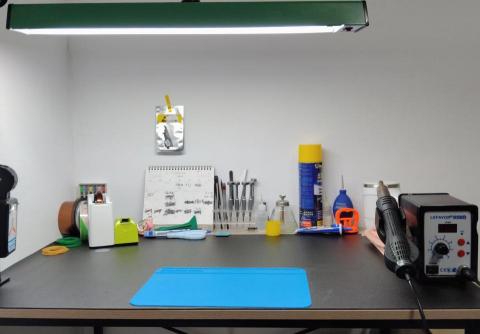 職人3C維修（手機、平板） - 工作區