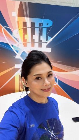 via makeup stylist - 運動會主持人妝髮梳化