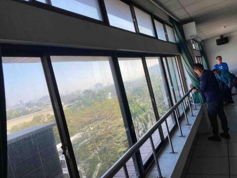 全美鋁門窗 - 中山大學包窗前