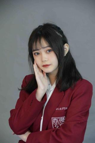 提供兒童美術創作服務的專家張雅婷