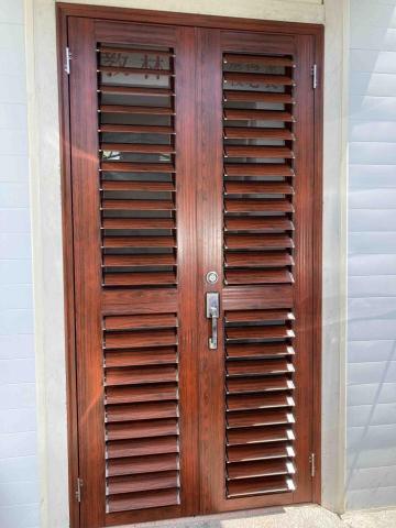 全美鋁門窗 - 木紋色百葉門