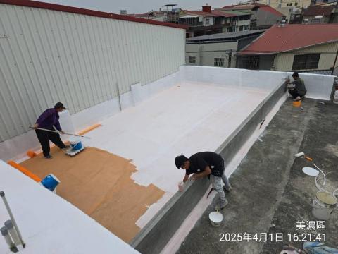 邑光防水隔熱工程 - 美濃民宅施工中照片（抗裂網+防水隔熱塗層施作）